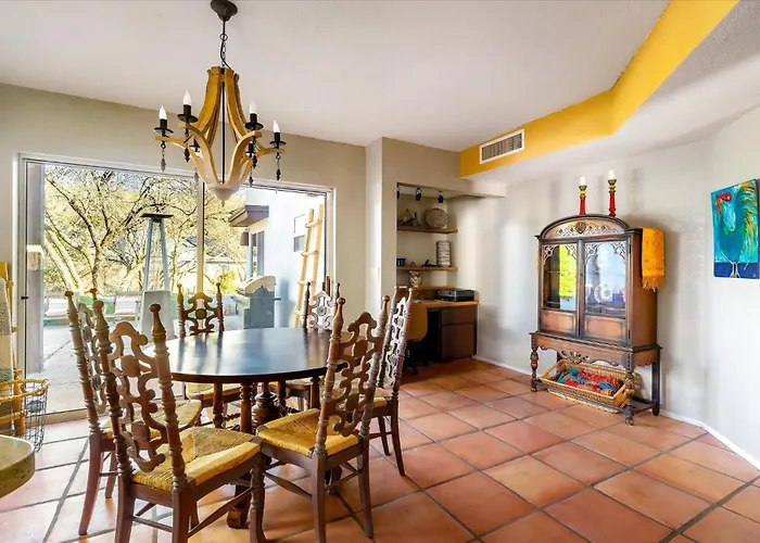 Luxury In Desert With 360 Views & Sunsets With Family Сasa de vacaciones