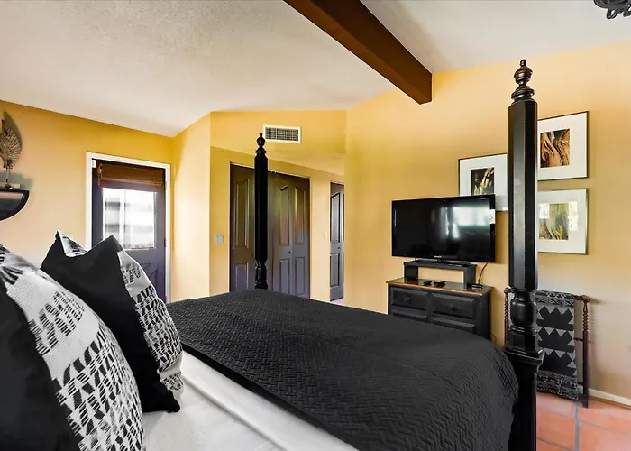 Luxury In Desert With 360 Views & Sunsets With Family